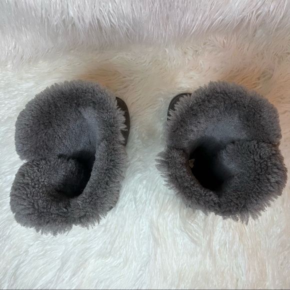 UGG Bailey Button Triplet Boot - Picture 4 of 10